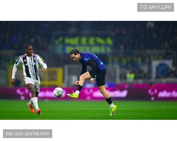 尤文图斯中场卡瓦尔染红离场，球队十人应战